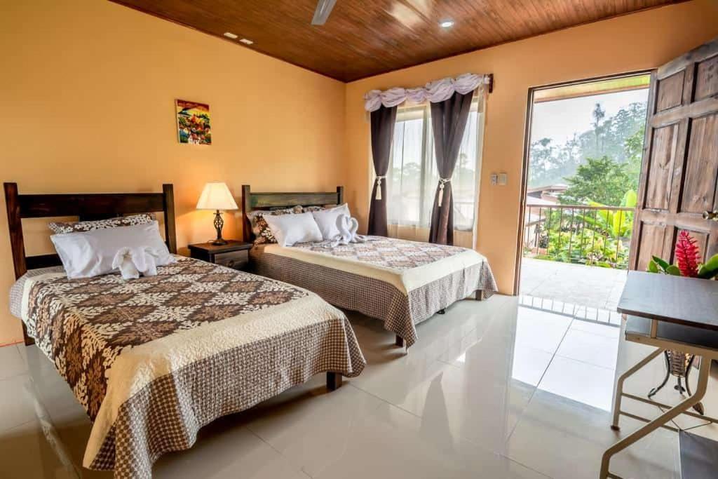 Aunty Arenal Lodge Ла Фортуна Экстерьер фото