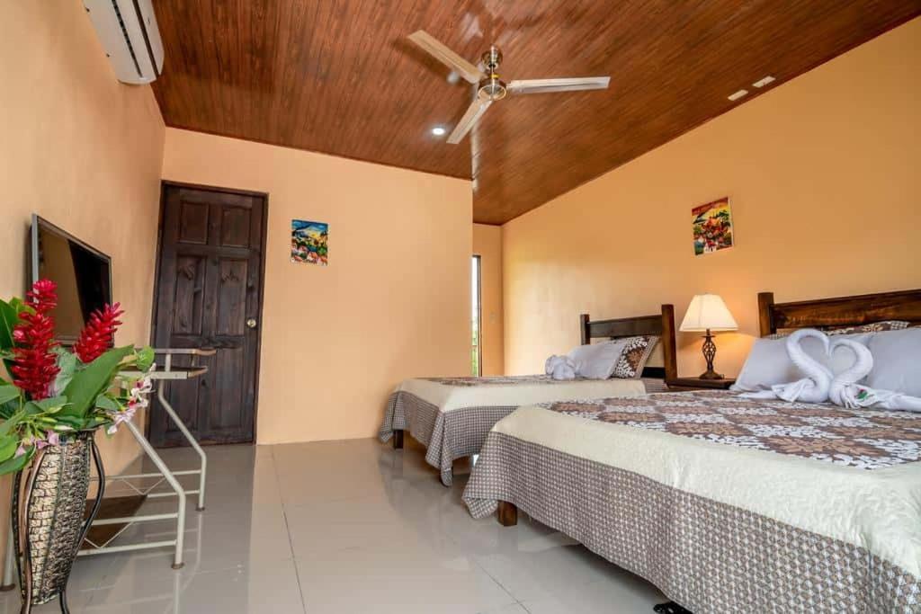 Aunty Arenal Lodge Ла Фортуна Экстерьер фото